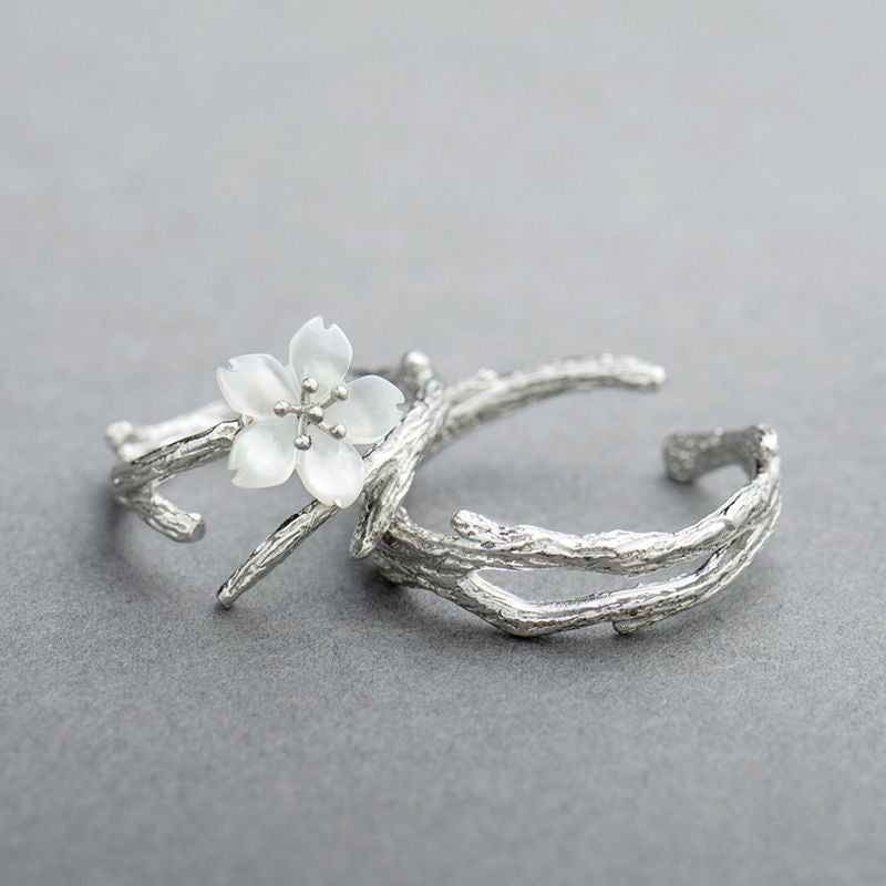 Gia™ Vintage White Blossom Adjustable Ring