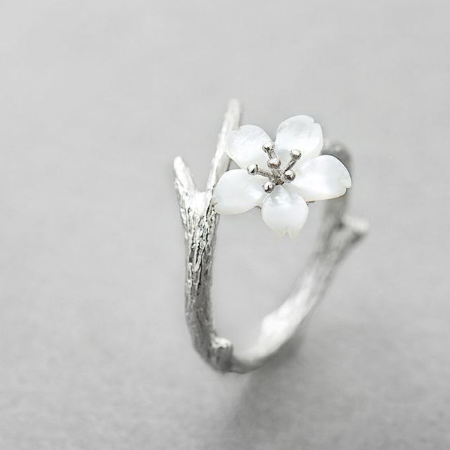 Gia™ Vintage White Blossom Adjustable Ring