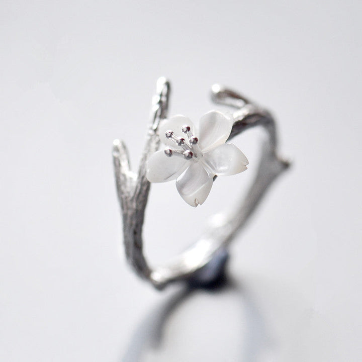 Gia™ Vintage White Blossom Adjustable Ring