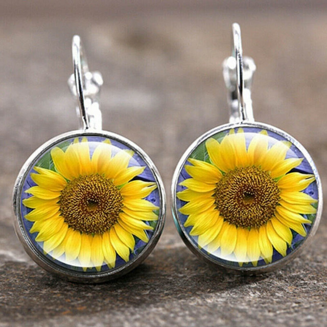 Alexandra™ Vintage Realistic Sunflower Earrings